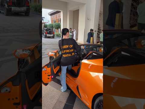 You think I am flexin? Hmm I did not start yet 😉#queenofsupercars #supercars #lamborghini #viral