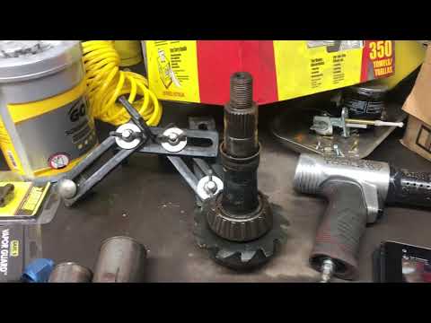 Pinion bearing tool