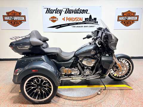 2026 FLHLT Harley-Davidson® Street Glide 3 Limited Iron Horse Metallic Chrome Trim