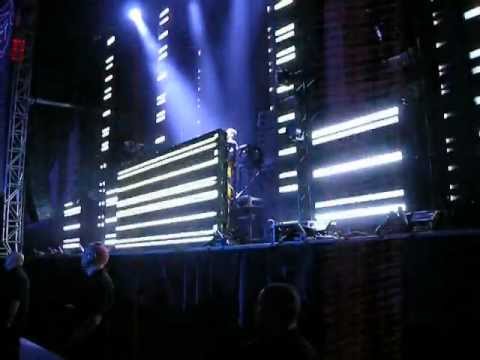 Alesso vs Adele-Clash/Set Fire to the Rain (BC Place, 26 Dec 12)