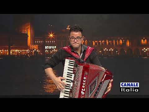 Matteo Bensi "Carnevale di Venezia" | Cantando Ballando (HD)
