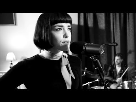 Bo Diddley "Who Do You Love" cover by Elise LeGrow (Live Performance)