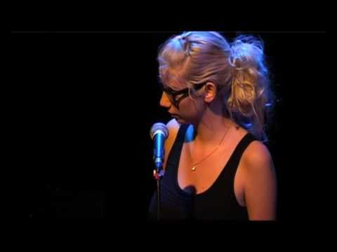 Kirsten Berkx zingt "I'm calling you"