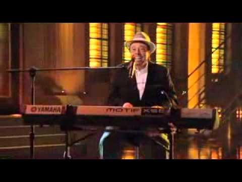 Mas que Nada - Sergio Mendes ( Lopez Tonight Show )