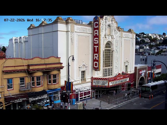 カストロ劇場（1922年建築のカストロ・シアターはスペイン・バロック様式の美しい外観を持つ歴史的映画館で、地区のシンボル的存在）