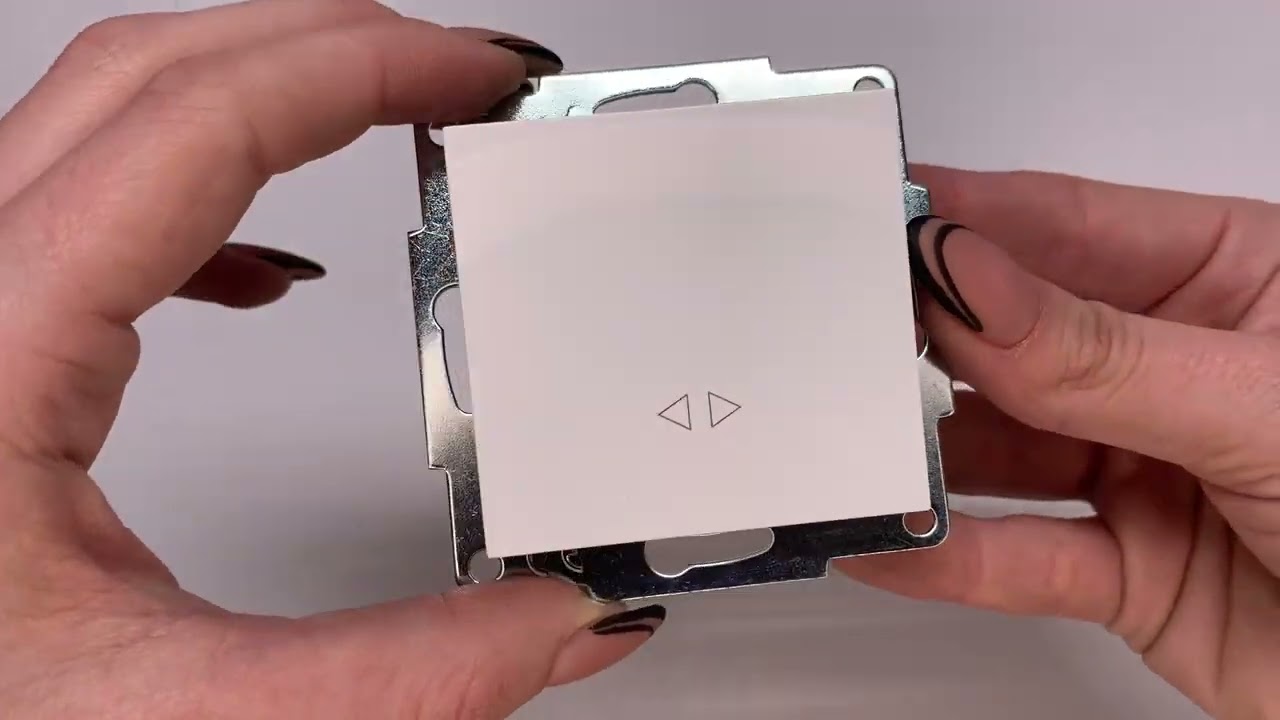 Выключатель одноклавишный промежуточный LEZARD Vesna белый 742-0288-107