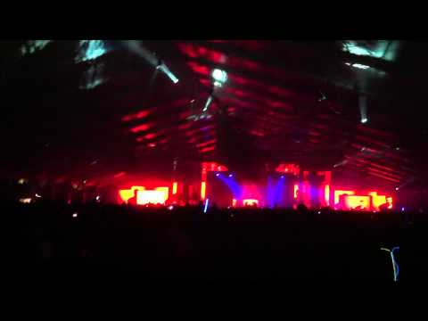 Fedde le Grand @ Coachella 2011 - Amplifier vs. Walking on a Dream