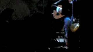 FUERA DE LUGAR REVOLVER