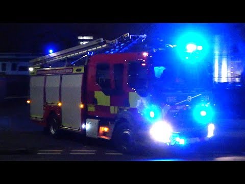 *TWO TONES* Moss Side Pump Responding - Greater Manchester Fire And Rescue Service