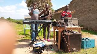 Najituliza kwake kasuku live with glorious band