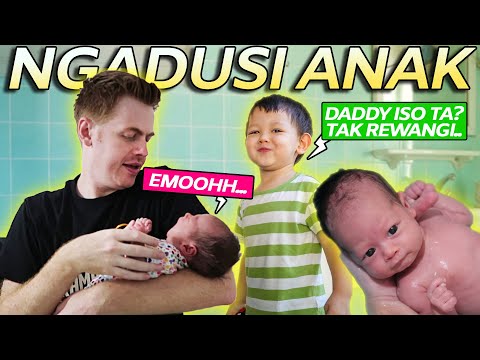 pertama-kali-bule-jowo-mandiin-brielle-tanpa-bantuan-istri