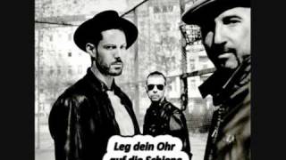 Freundeskreis- Leg dein Ohr auf die Schiene der Geschichte Live