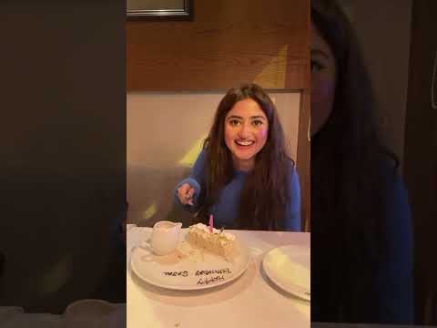 saboor Aly wishes her sister sajal aly birthday