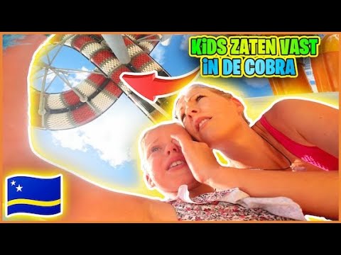 LUCiLLA ZAT VAST iN DE COBRA SLiDE BiJ WATERPARK OP CURAÇAO 😱 | Bellinga Vlog #3063