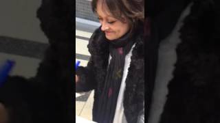 Lisa & Louise Burns THE SHINING TWINS Signing Autographs Team Derek 2