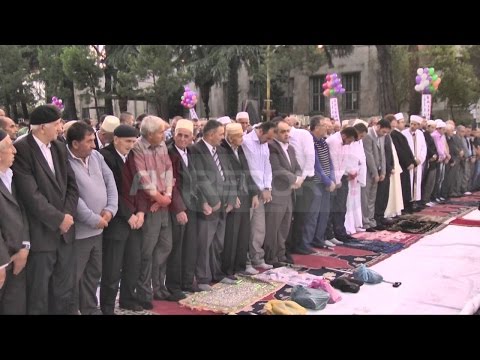 A1 Report - Festohet Fiter Bajrami, mijëra besimtarë falen në bulevard