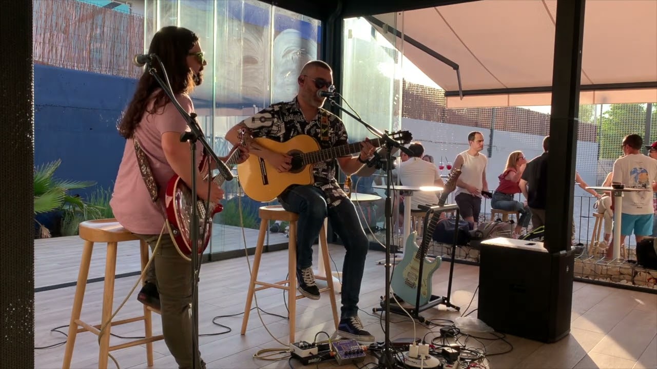 Dúo Simpático - Brown Eyed Girl (Mayo 2025)