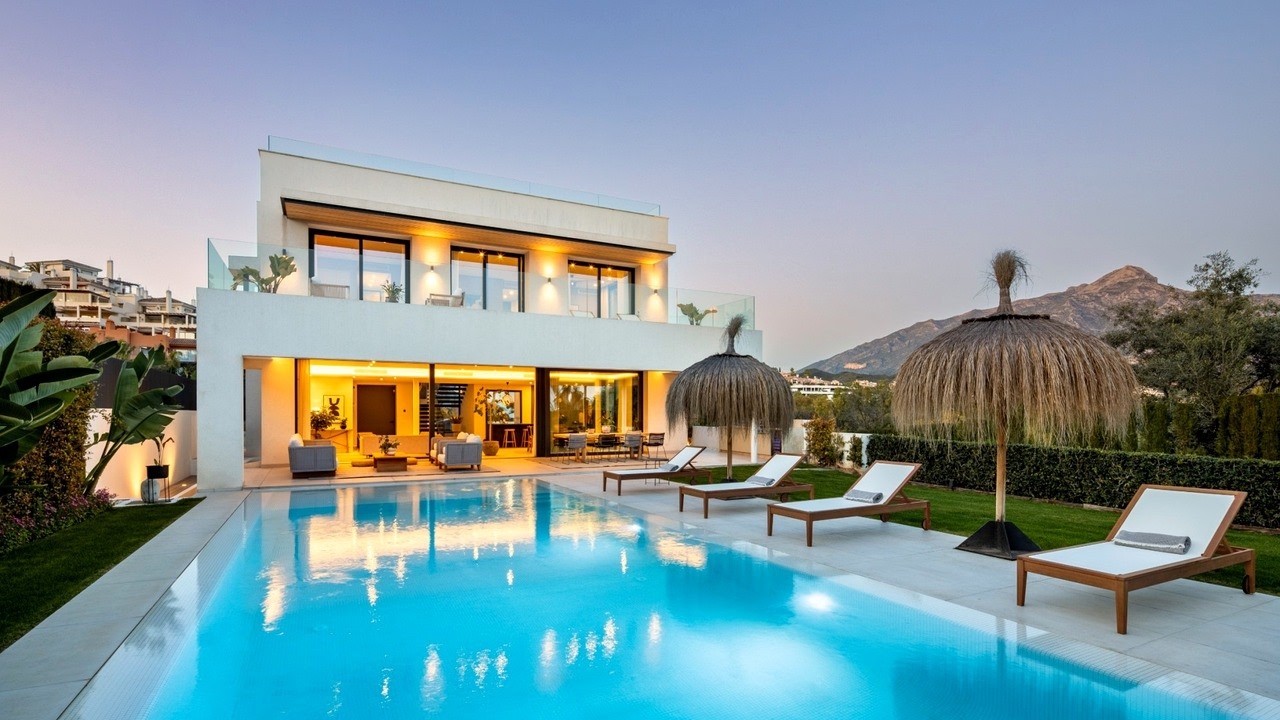 Villa zum Verkauf in La Cerquilla, Nueva Andalucia