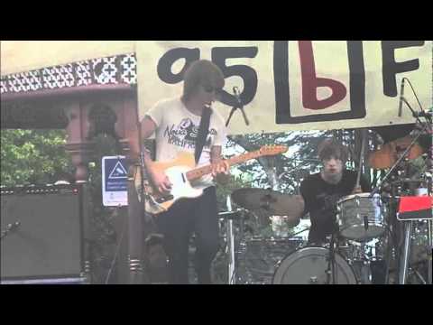 X-Ray Fiends - Emerald Green Beat Machine (Live at Summer Series 2011)