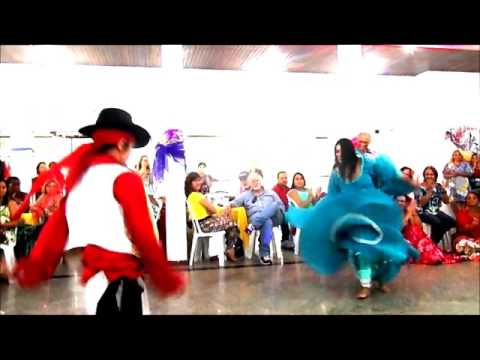 INCENDEIA MINHA TENDA BAILAM ZIRDANA E O PEQUENO GUI EM GRANDE FESTA CIGANA