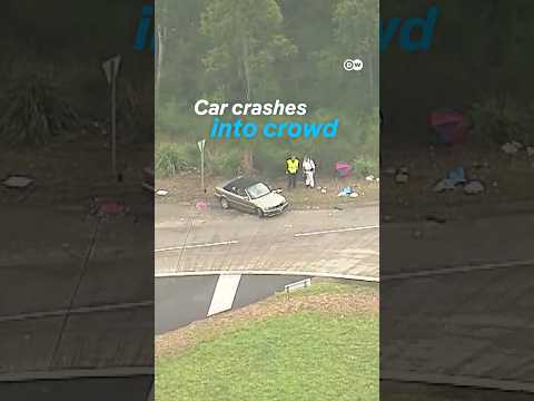Car ploughs into crowd | DW News