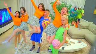 Festa cheerleader! Gli scolari hanno rovinato tutto!