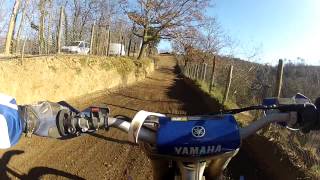 preview picture of video 'Yamaha YZ 250 VS Honda CR 250 - motocross race'