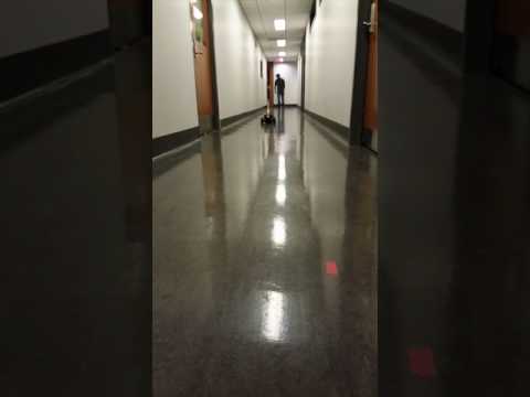 AutoV: Racing car runs alone in a VM on Xen with the default Credit scheduler