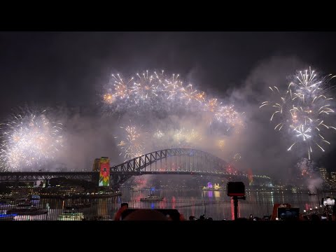 Sydney NYE 2025/2026 Midnight Fireworks (with soundtrack)