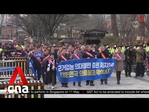 過勞又低薪！韓國萬名醫生鐵了心要辭職、罷工 (South Korea threatens consequences, sets deadline for striking doctors to return to work)