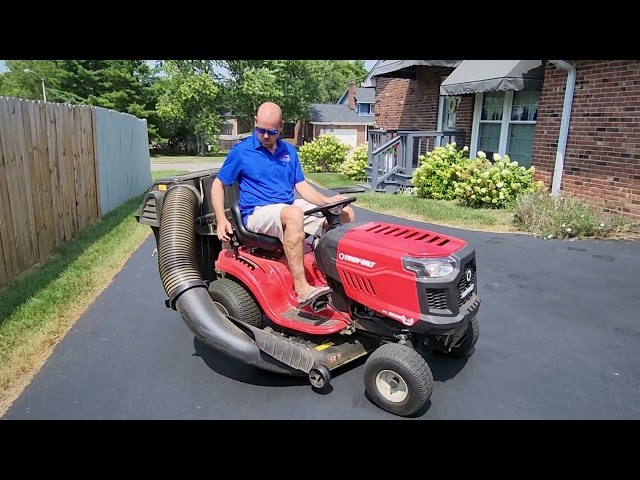 تراكتور قص نجيلة راكب بنزين Troy-Bilt أمريكي محرك بريجز آند ستراتون بقوة 19 حصان عرض قص 107 سم مع ناقل حركة أوتوماتيك وطرد جانبي موديل Bronco 42