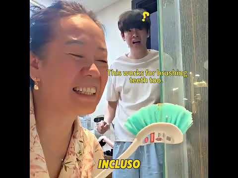 El niño graba sonidos ASMR para su mamá para ayudarla a dormir. #laugher #funnyshorts #funny