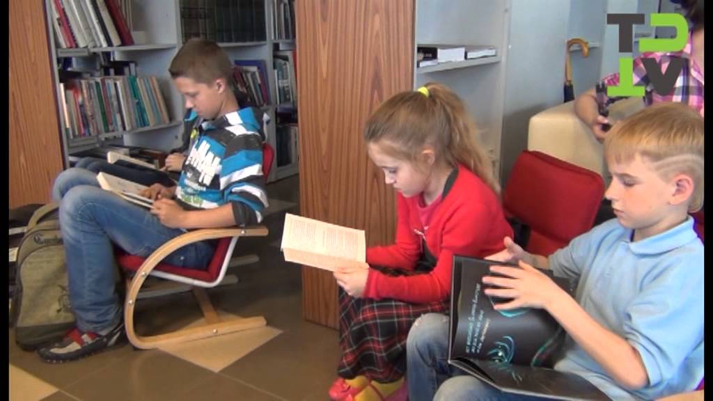 Tu lasi, es lasu, viņš un viņa arī lasa /VIDEO/