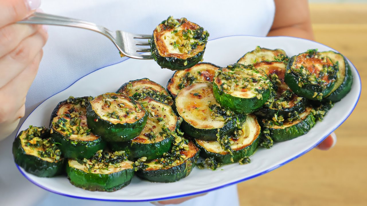 Zucchini-Häppchen mit Käse und Tomaten - Einfache Rezepte