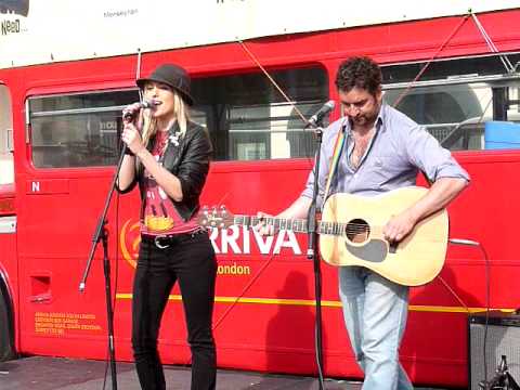 Ian Prowse & Laura Critchley playing Ticket To Ride for Beatles Day 10th July 2009