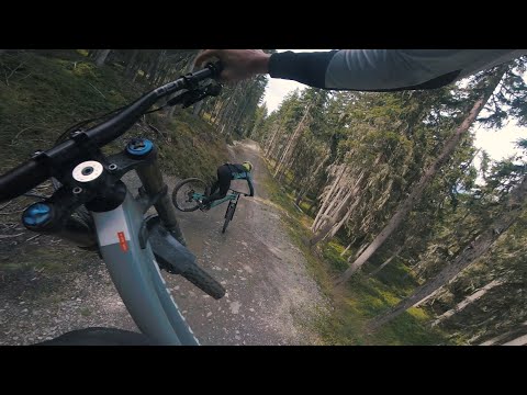 Übertrieben heftige Followcam auf der 99/Monster Jumpline in Schladming