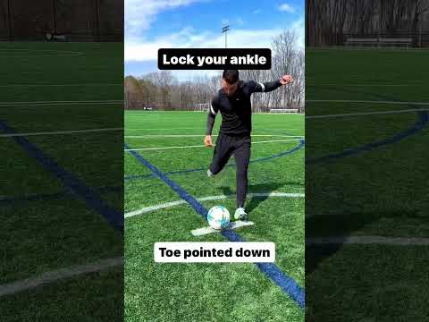 How To Shoot a Cristiano Ronaldo Penalty Tutorial #football #soccer