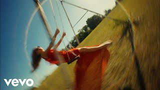 Kelsea Ballerini - I Sit In Parks