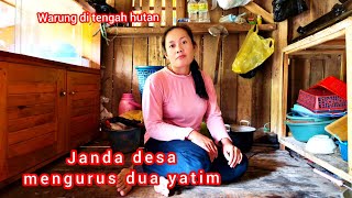 Download lagu NEKAT‼️ JANDA DESA INI BUKA WARUNG DI TENGAH HUTAN, JAUH DARI PEMUKIMAN mp3