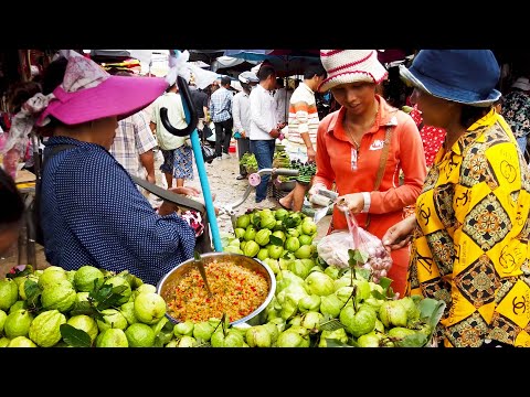 A Walk Around Wet Market At Takhmao Old Market - Cambodian Street Food