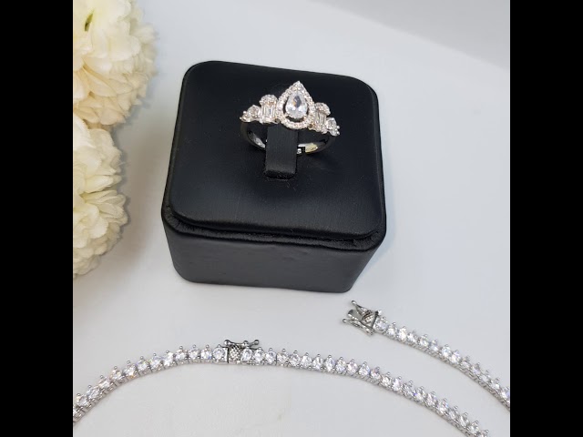 طقم زركون فضي فاخر تصميم ألماس