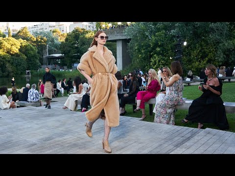 Max Mara | Resort 2023 | Show completo