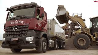 Mercedes Arocs com semi reboque basculante SCHMITZ equipado em HYVA ALPHA hidráulico