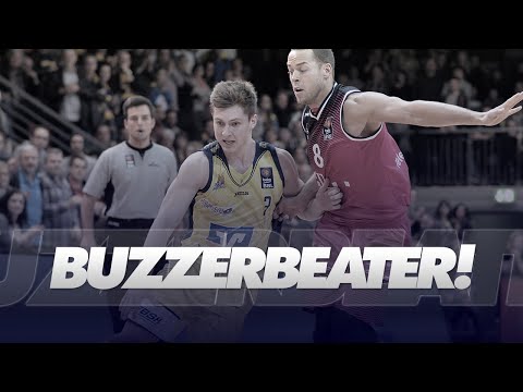 Buzzerbeater! Niklas Geske versenkt den Buzzer-Dreier vom Parkplatz!