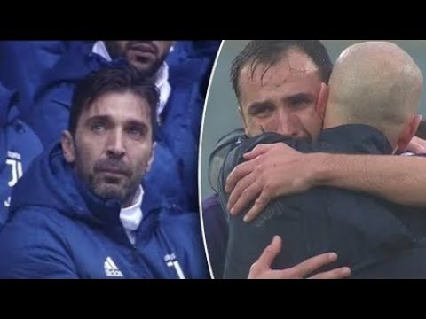 ►Buffon reaction during Davide Astori's tribute & Fiorentina players on the floor and in tears