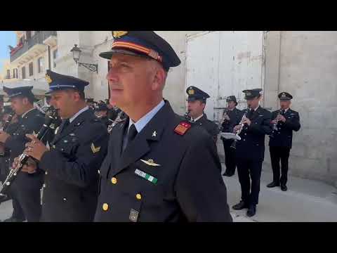 Bari, la Fanfara dell’Aeronautica suona per San Nicola: l’esibizione in piazza Mercantile