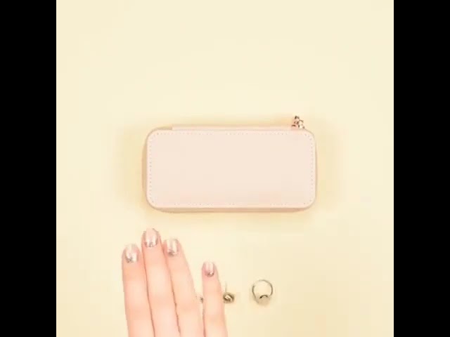 Vídeo relacionado con TRIXES Joyero de viaje, terciopelo verde, organizador pequeño, estuche expositor para anillos, pendientes, pulseras, collares, espejo compacto, regalo ideal de Navidad, regalos para mujer