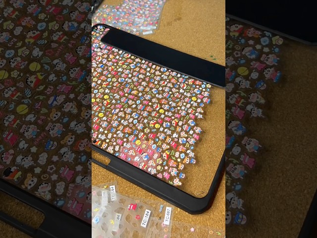 Vídeo relacionado con 60 pegatinas de anime japonés, Crayon Shin-chan, vinilo impermeable, pegatinas divertidas para portátil, equipaje, monopatín, niños y chicos