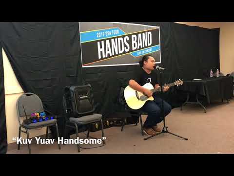 Nrees Xyooj singer from Hands Band singing live “Kuv Yuav Handsome” acoustic 👍🎤🎸