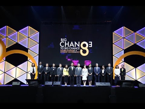 สิ่งที่สภาพสาวเมื่อเธอรู้สึกตื่นเต้น ปลอมแปลงค้อนของ ธ อร์